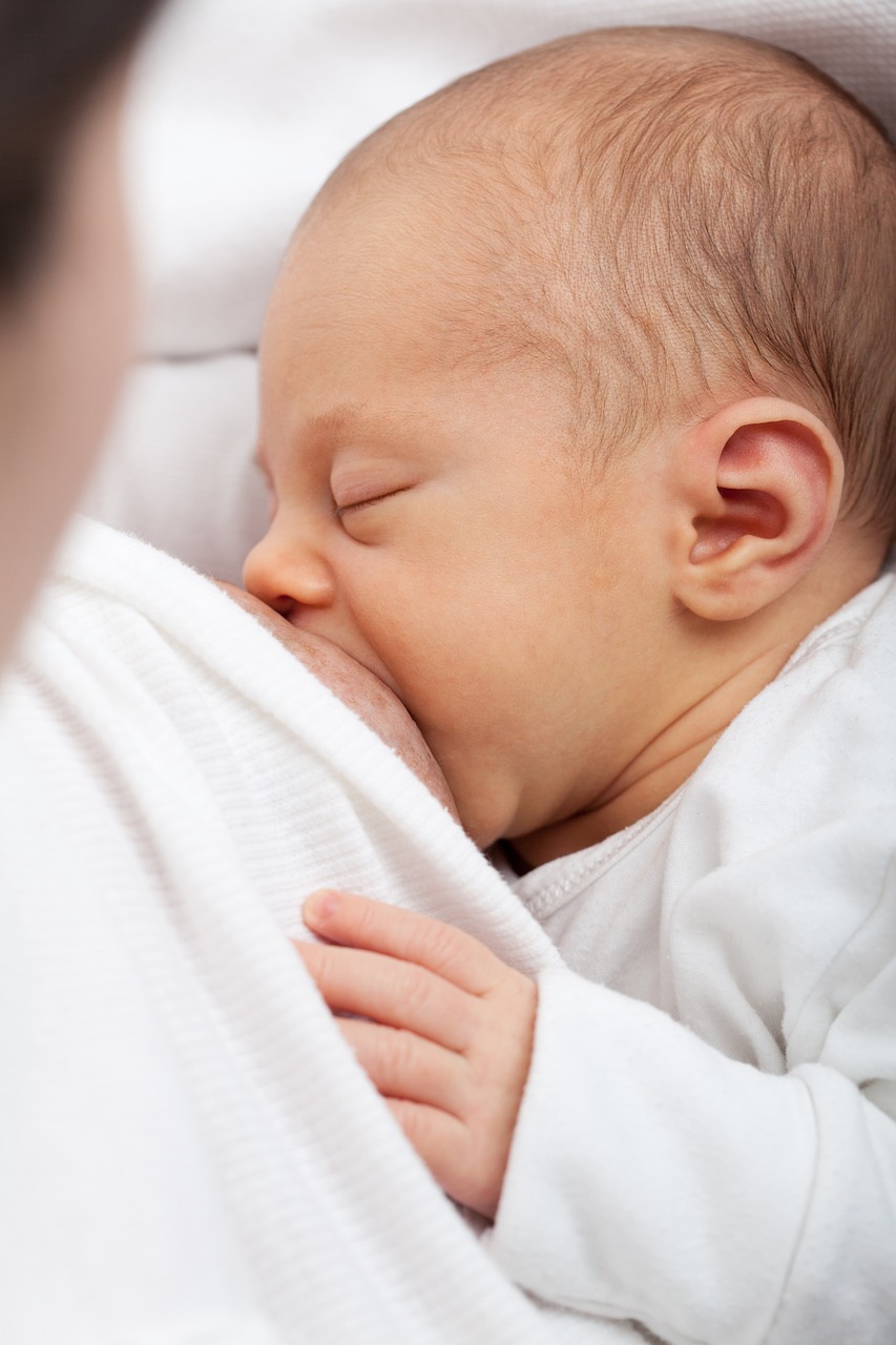 baby, breastfeeding, childcare-21167.jpg